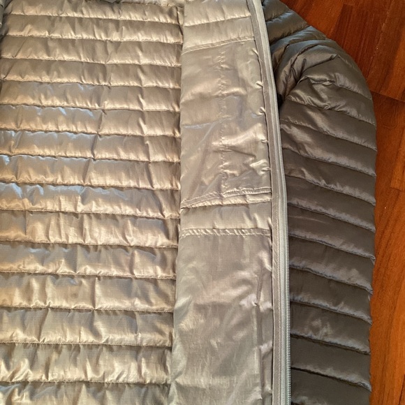 Men’s down jacket by Mountain Hardwear - Picture 5 of 10